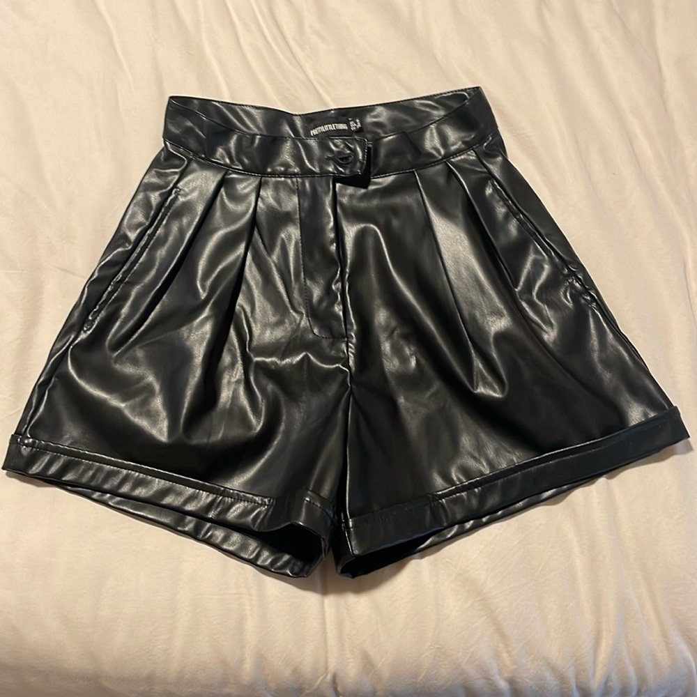 Pretty Little Thing NWT Black Faux Leather Pleat Detail High Waisted Shorts - 4